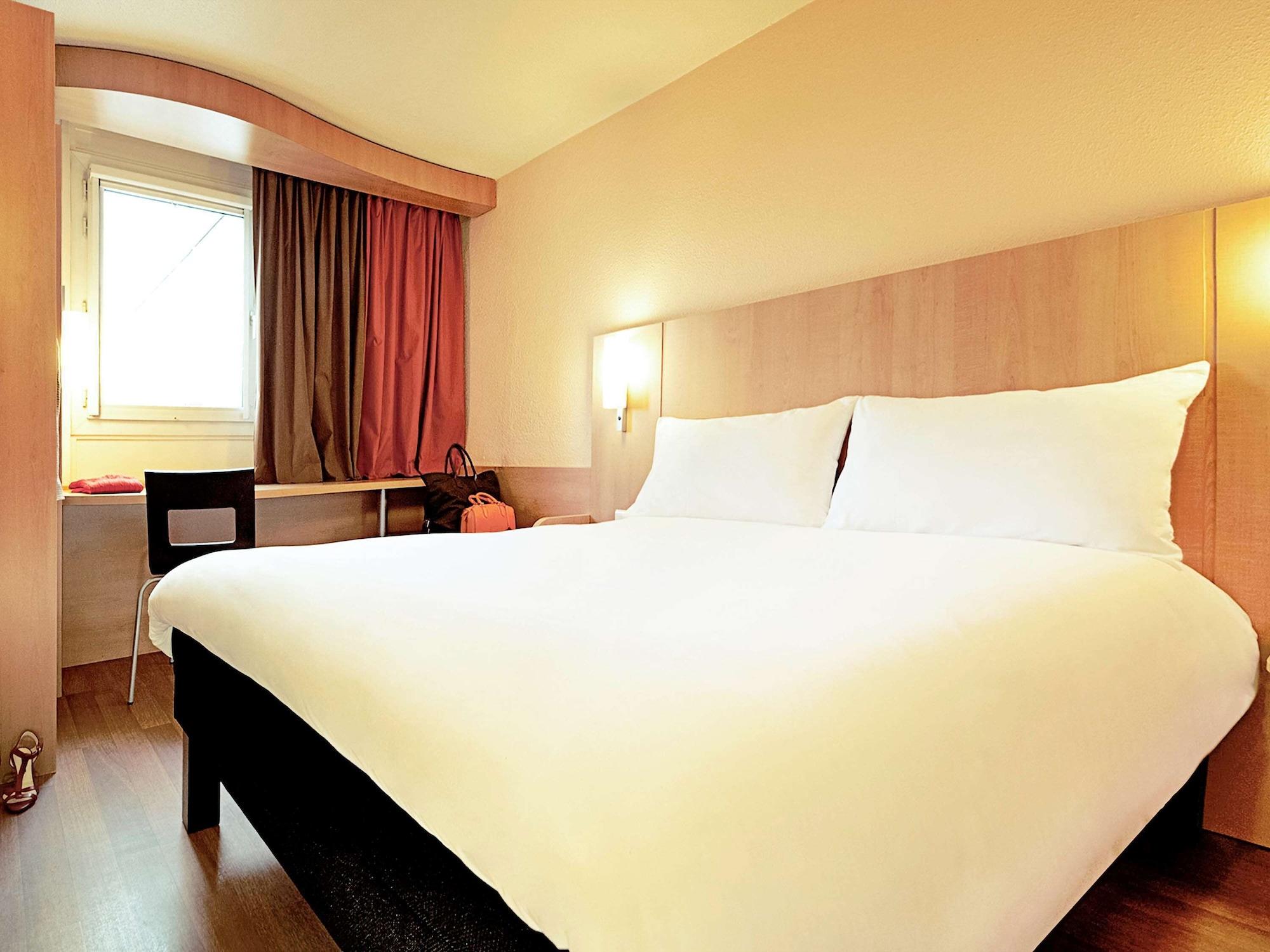 Hotel Ibis Poitiers Beaulieu Esterno foto