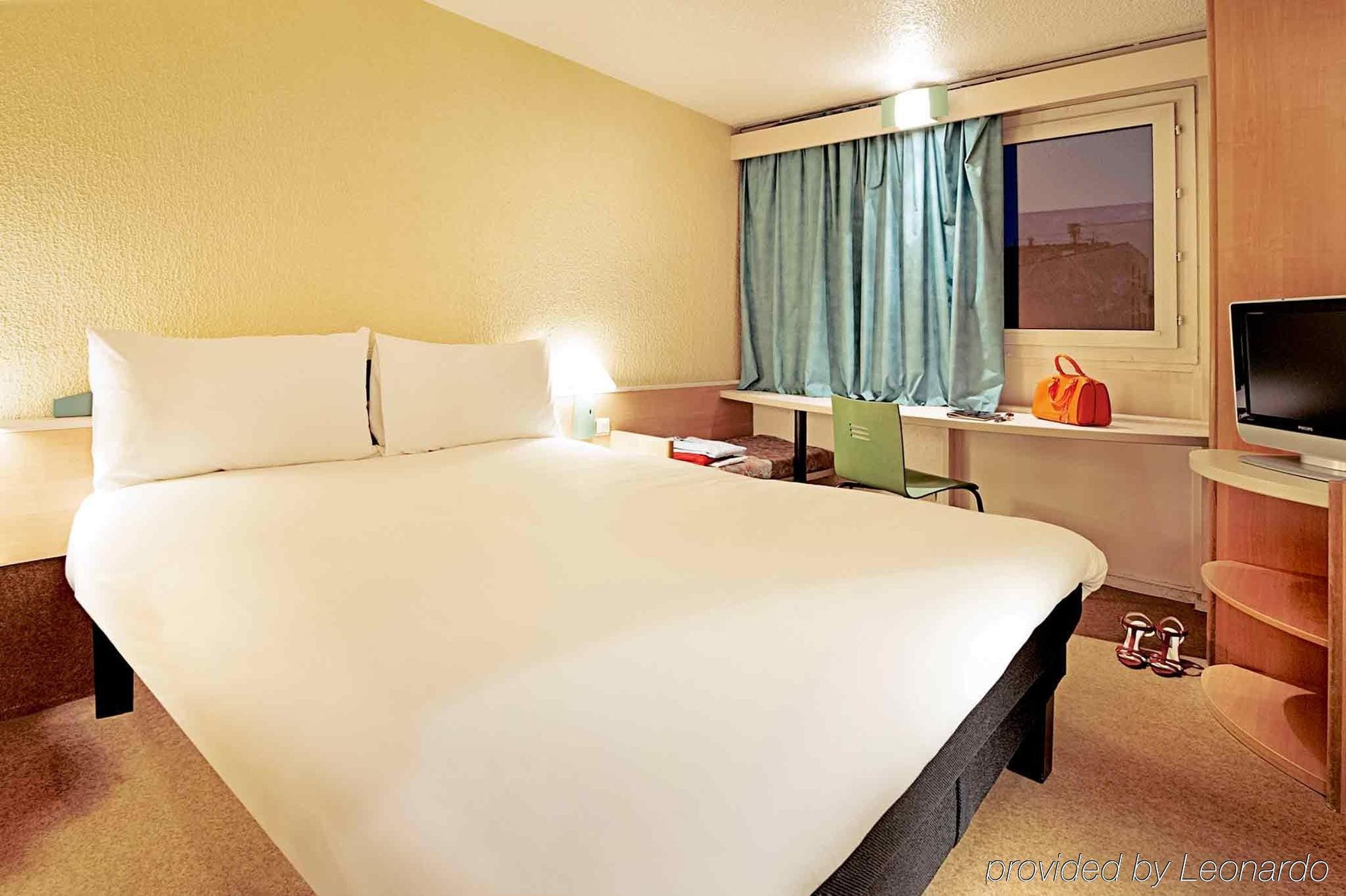 Hotel Ibis Poitiers Beaulieu Esterno foto