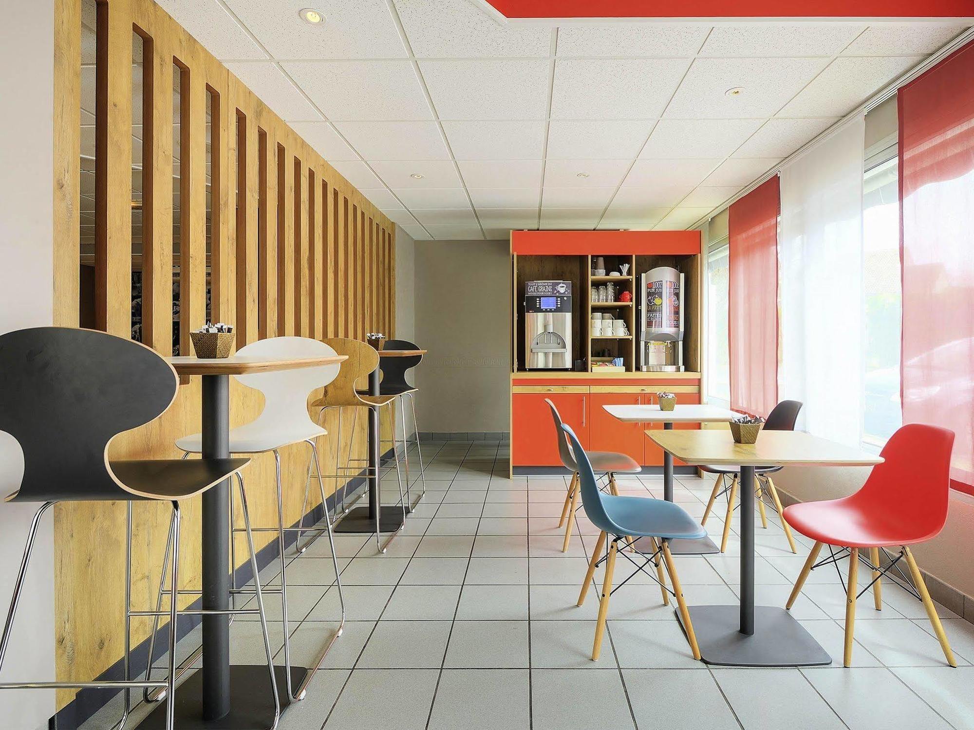 Hotel Ibis Poitiers Beaulieu Esterno foto